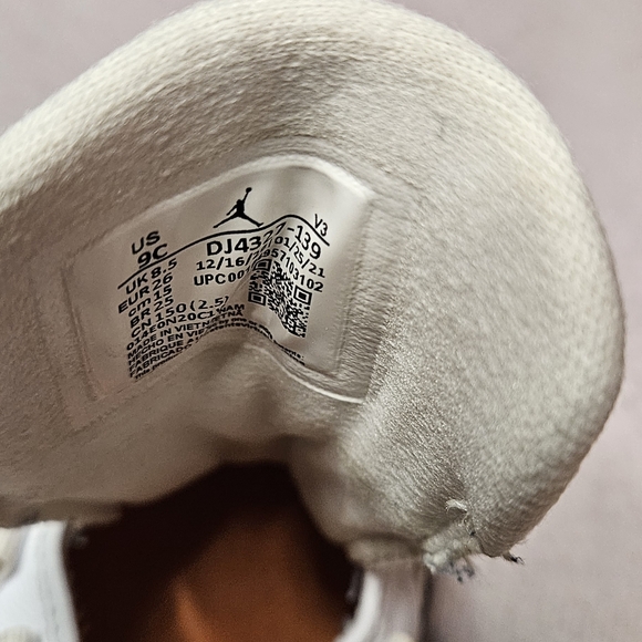 Jordan Retro 2(toddler) - Picture 7 of 10